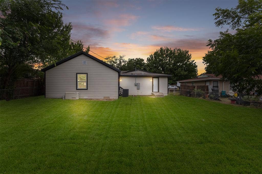425 Browning Drive, Arlington, TX 76010 Expansive green lawn with mature trees, offering ample outdoor space