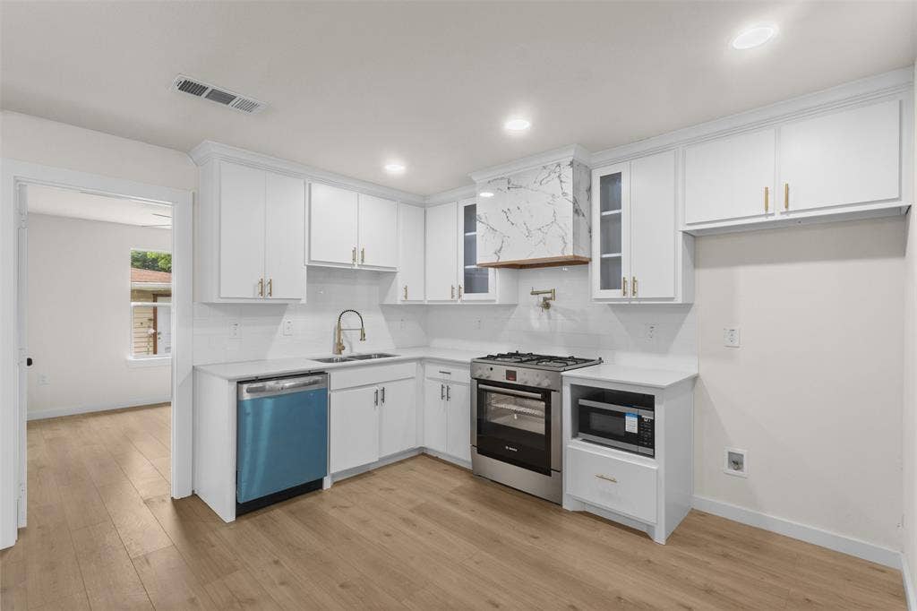 425 Browning Drive, Arlington, TX 76010 Kitchen