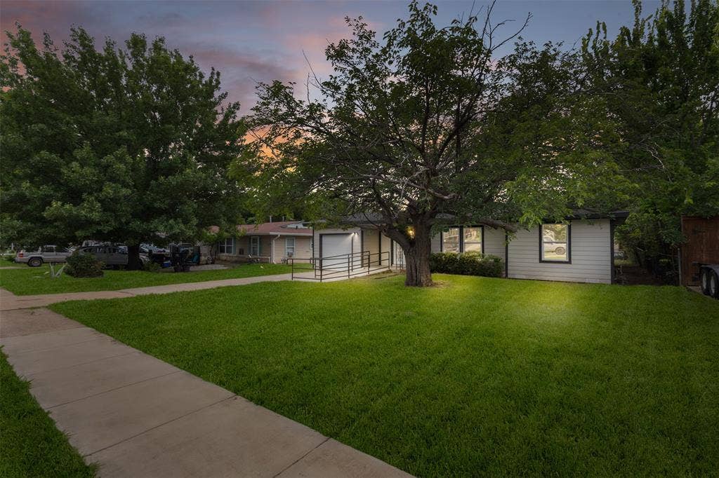 425 Browning Drive, Arlington, TX 76010 Front house