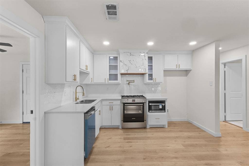 425 Browning Drive, Arlington, TX 76010 Kitchen