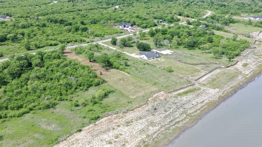 Property photo for 9433 W Shoreline Drive, Kemp, TX