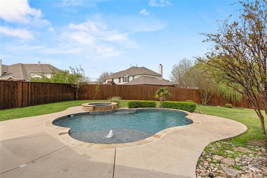 Property photo for 613 Windward Drive, Murphy, TX