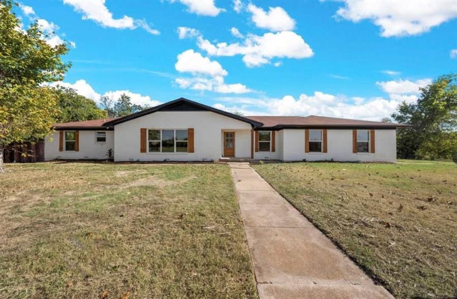 Property photo for 316 Benson Road, Robinson, TX