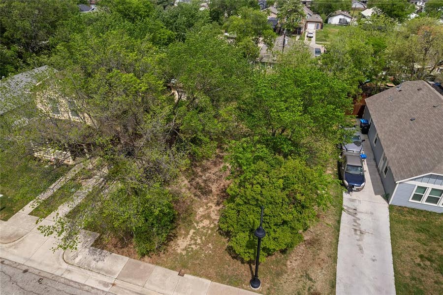 Property photo for 1013 E Hattie Street, Fort Worth, TX