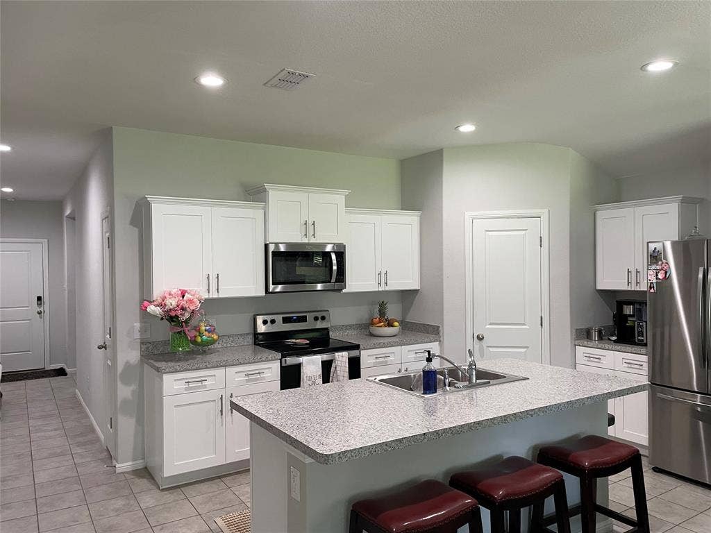 213 Asheville Street, Azle, TX 76020 large kitchen area with walk in pantry