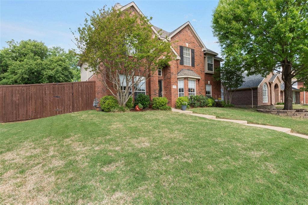 1608 Mountain Laurel Drive, Keller, TX 76248 Large front yard
