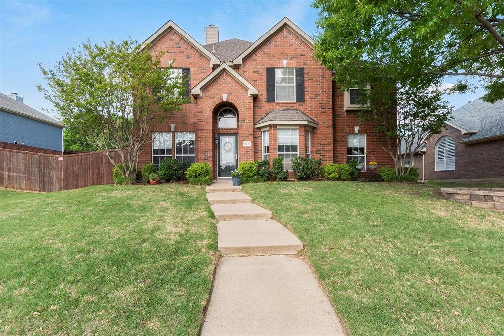 1608 Mountain Laurel Drive, Keller, TX 76248 Two story traditional style home entry with bay window