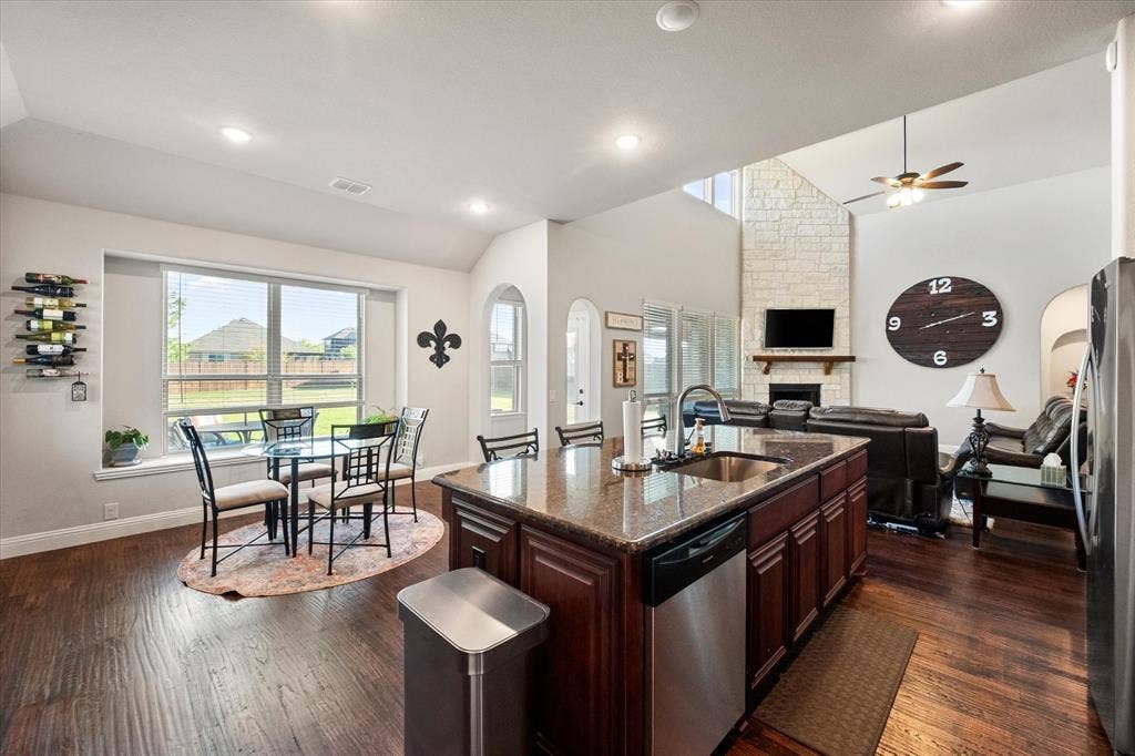 725 Staghorn Street, Midlothian, TX 76065 725 Staghorn Street, Midlothian, TX 76065