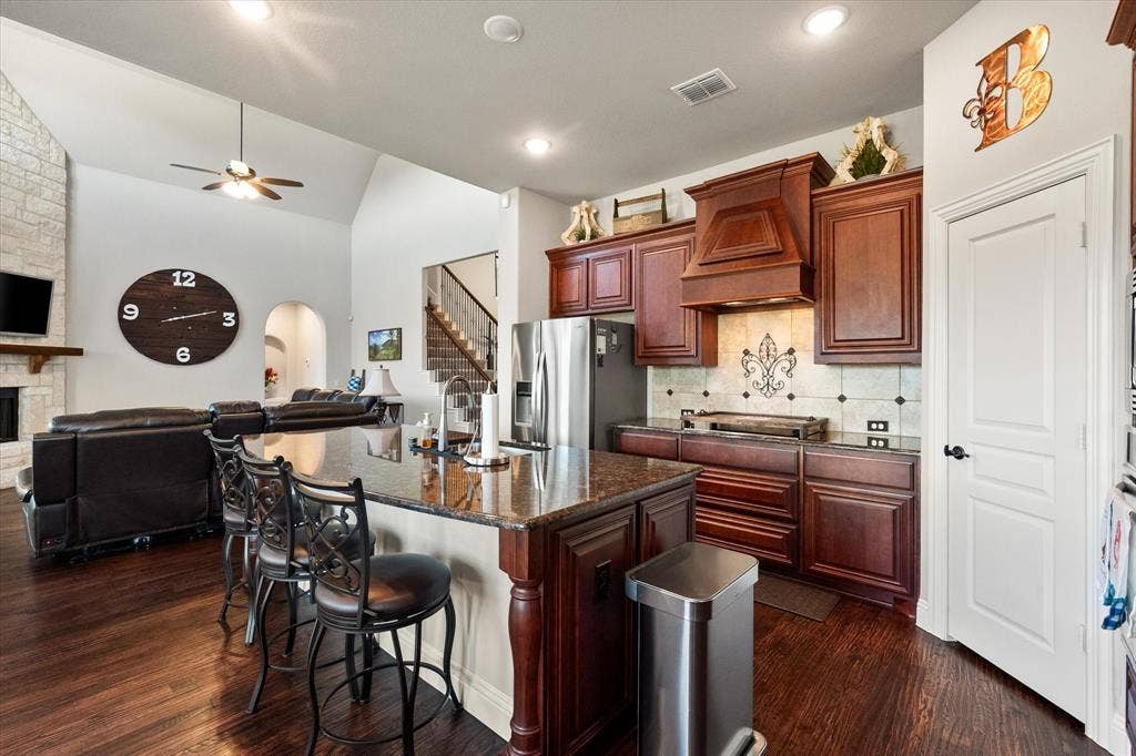 725 Staghorn Street, Midlothian, TX 76065 725 Staghorn Street, Midlothian, TX 76065