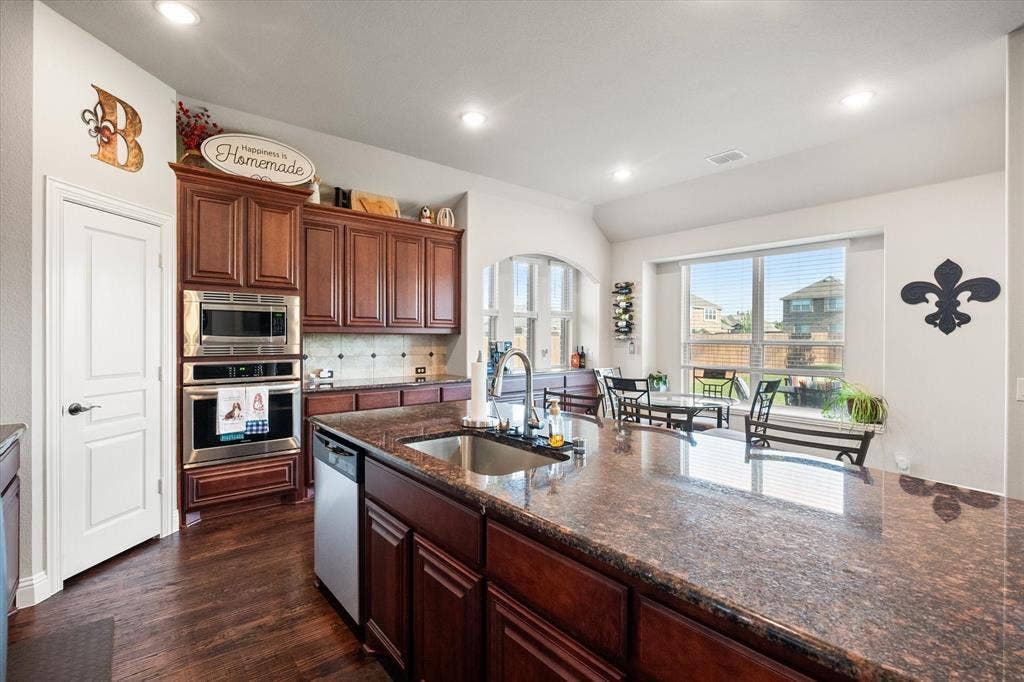 725 Staghorn Street, Midlothian, TX 76065 725 Staghorn Street, Midlothian, TX 76065