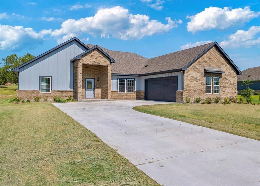 Property photo for 1013 Don Eve Court, Azle, TX