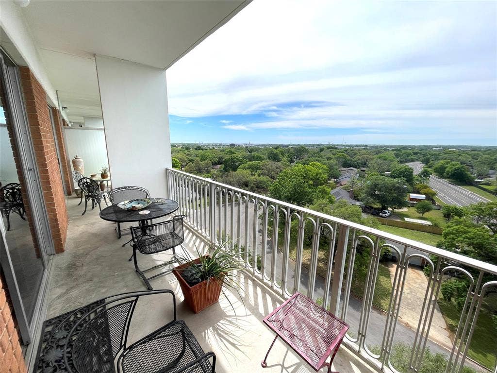 8C   Balcony