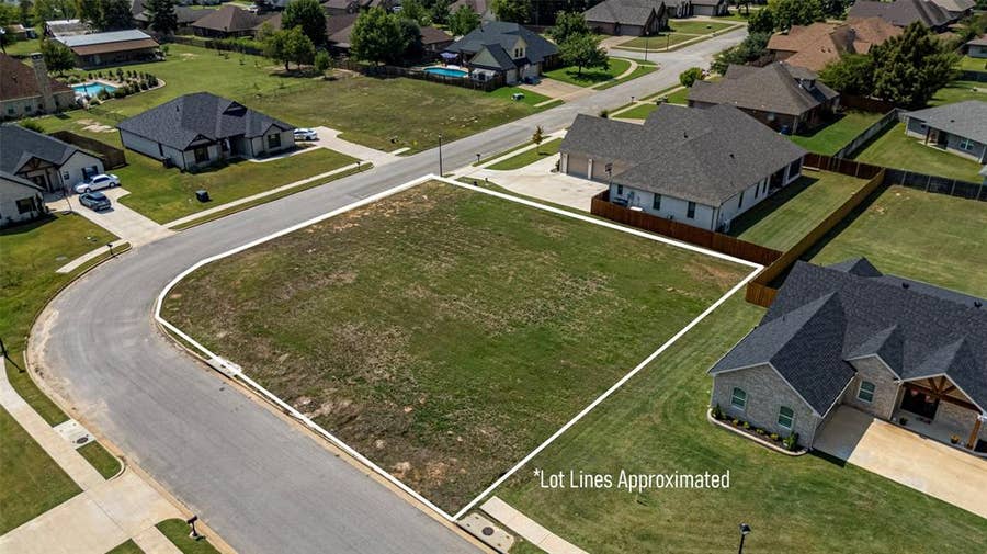 Property photo for 585 Imagine Drive, Lindale, TX