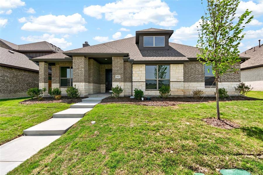 Property photo for 1513 PEGASUS Drive, Lancaster, TX