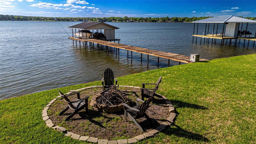 124 Shoreline Circle, Malakoff, TX 75148 Firepit down along the shoreline for long evenings quality relaxation.