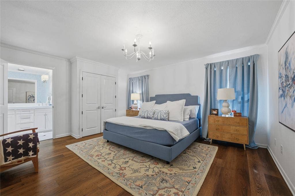 124 Shoreline Circle, Malakoff, TX 75148 Main level primary bedroom with ensuite bath.