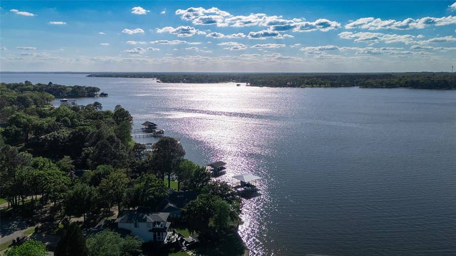 Property photo for 124 Shoreline Circle, Malakoff, TX