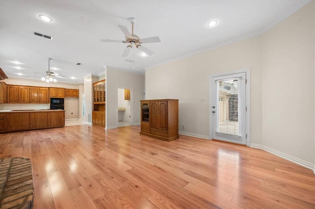 5200 Independence Avenue, Arlington, TX 76017 5200 Independence Avenue, Arlington, TX 76017
