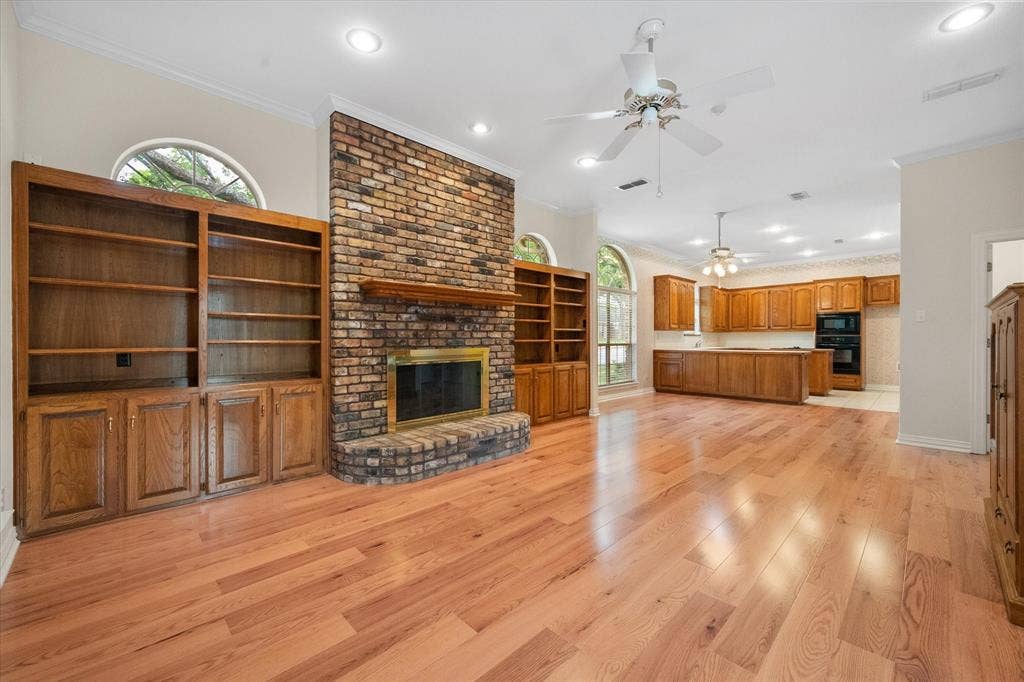 5200 Independence Avenue, Arlington, TX 76017 Open concept to the kitchen