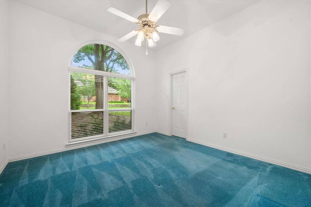 5200 Independence Avenue, Arlington, TX 76017 Secondary bedroom with walk-in closet