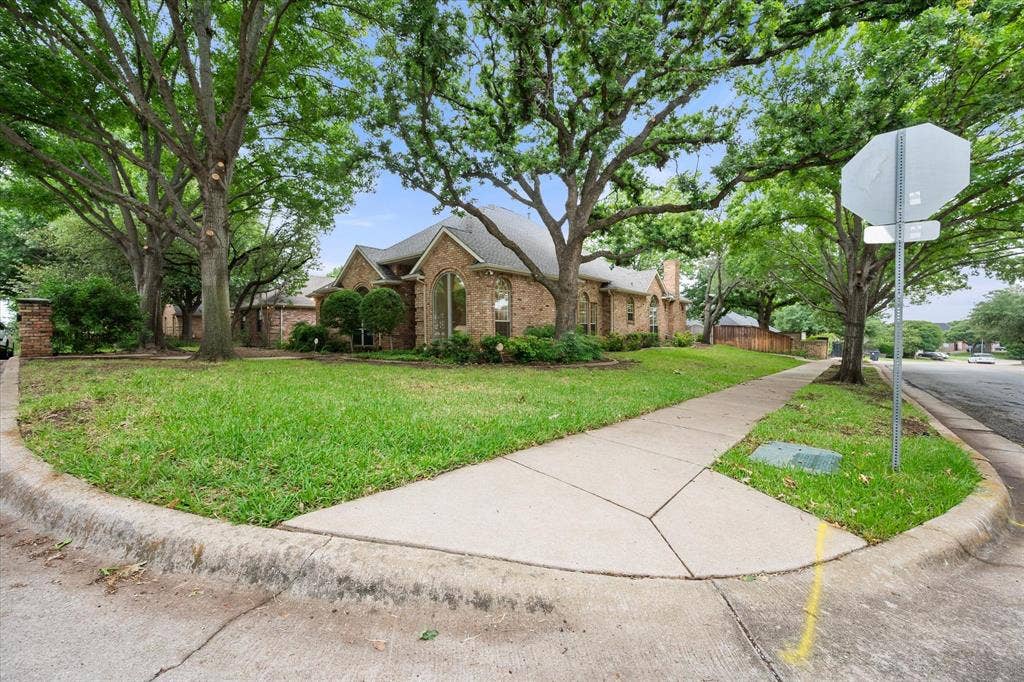 5200 Independence Avenue, Arlington, TX 76017 5200 Independence - nice corner lot