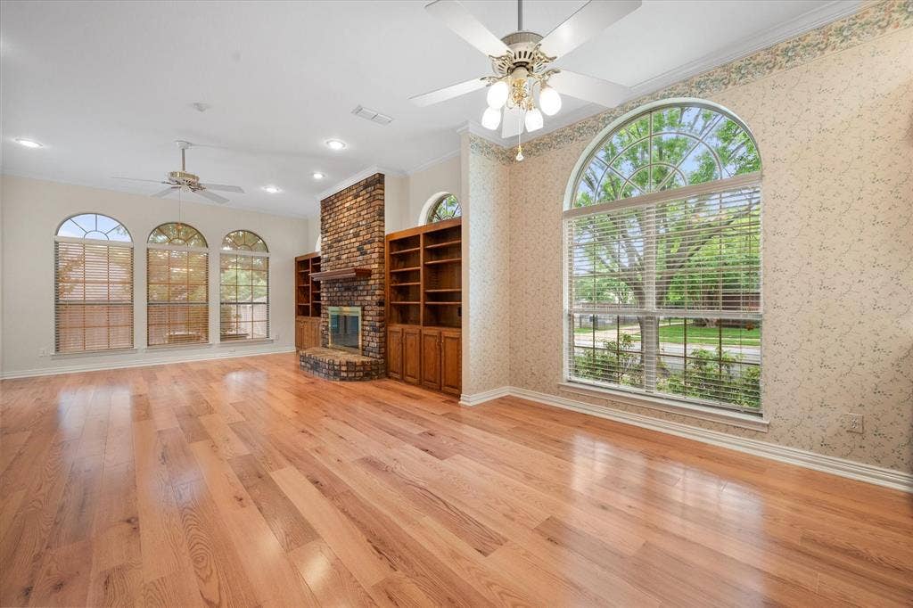5200 Independence Avenue, Arlington, TX 76017 Back living room with wonderful natural light