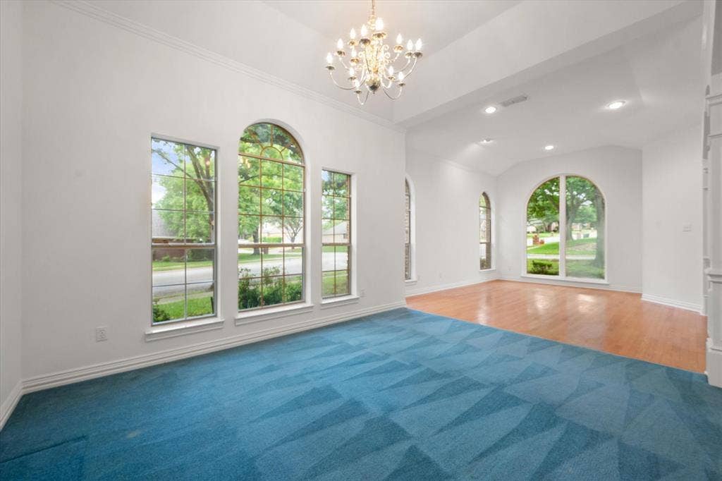 5200 Independence Avenue, Arlington, TX 76017 Look at all of the beautiful windows!