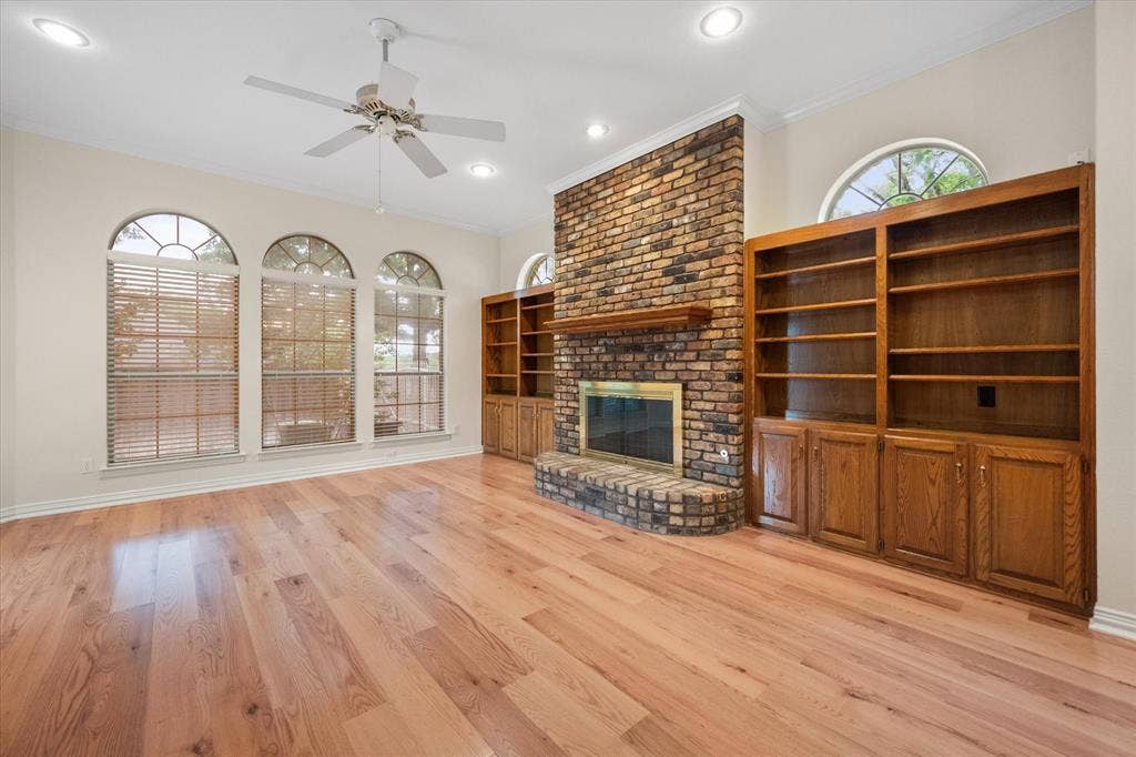 5200 Independence Avenue, Arlington, TX 76017 Back living room with oodles of built-ins