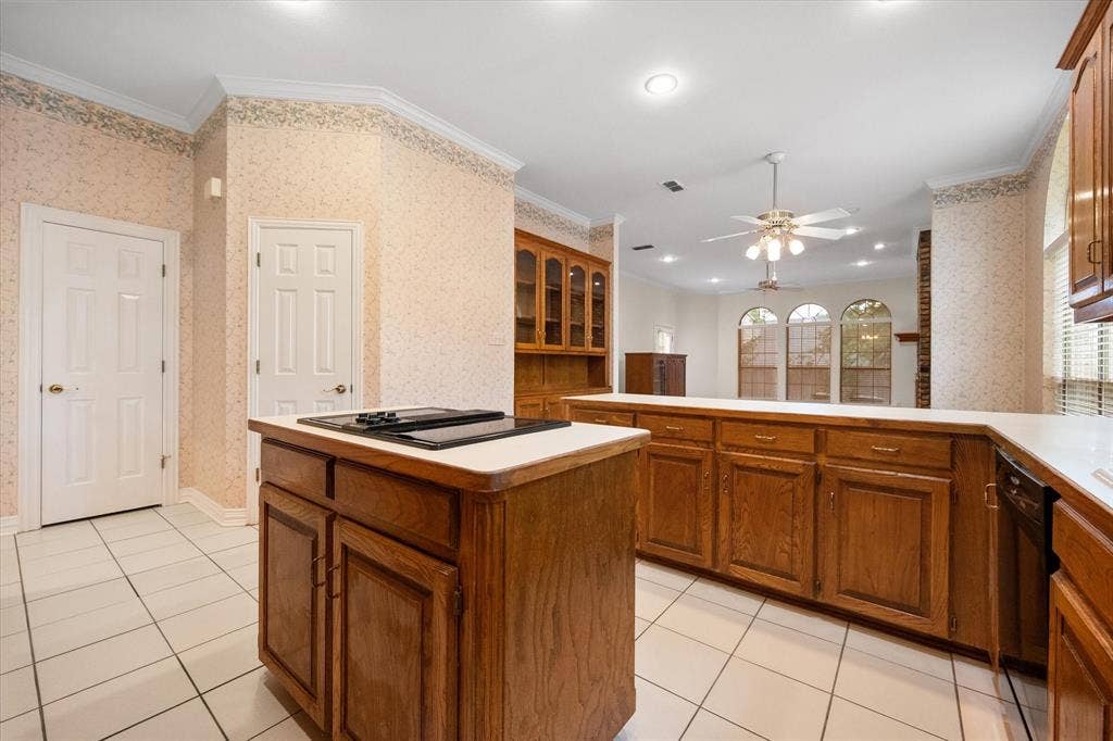 5200 Independence Avenue, Arlington, TX 76017 The stove top has a bottom venting system