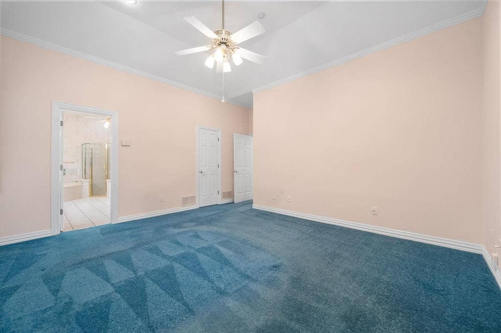 5200 Independence Avenue, Arlington, TX 76017 Primary bedroom with on-suite bathroom