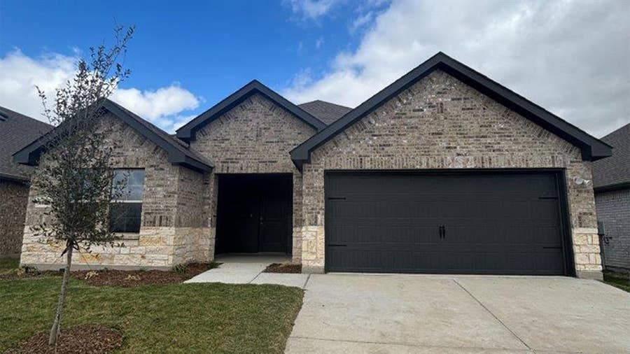 Property photo for 1006 Barton Drive, Ennis, TX