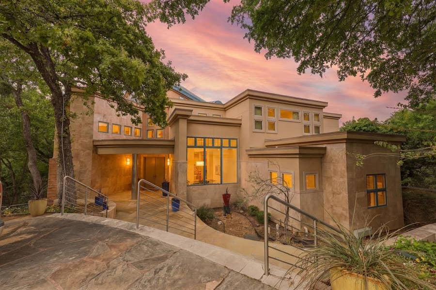 Property photo for 2607 Hemingway Drive, Arlington, TX