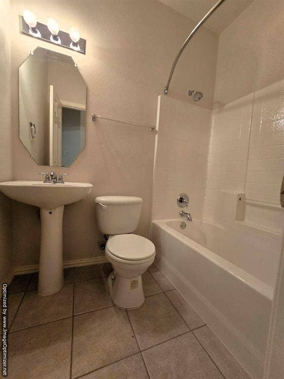 103 S Young Boulevard, DeSoto, TX 75115 2nd Downstairs Bathroom