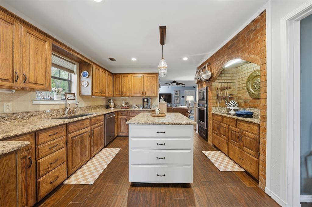 603 Country Club Circle, Athens, TX 75751 603 Country Club Circle, Athens, TX 75751