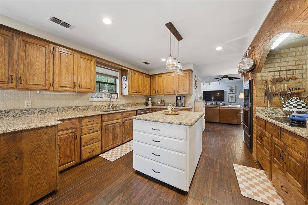 603 Country Club Circle, Athens, TX 75751 603 Country Club Circle, Athens, TX 75751
