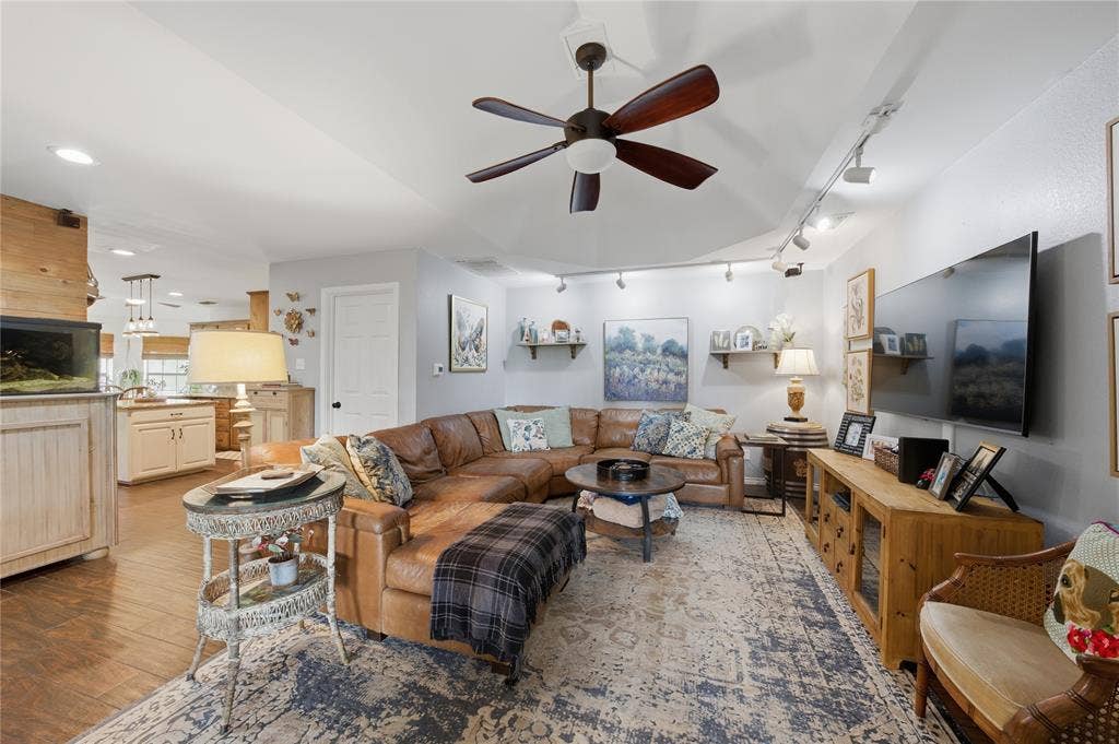 603 Country Club Circle, Athens, TX 75751 603 Country Club Circle, Athens, TX 75751