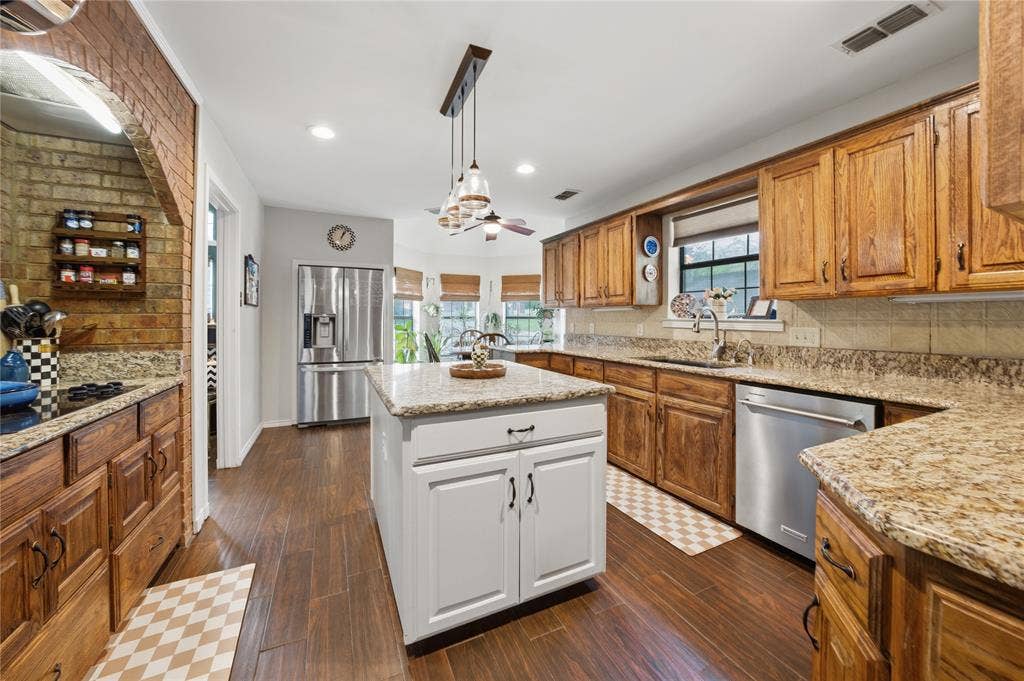603 Country Club Circle, Athens, TX 75751 603 Country Club Circle, Athens, TX 75751