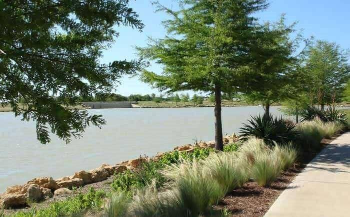 Lake in Harvest with tons of walking / jogging paths