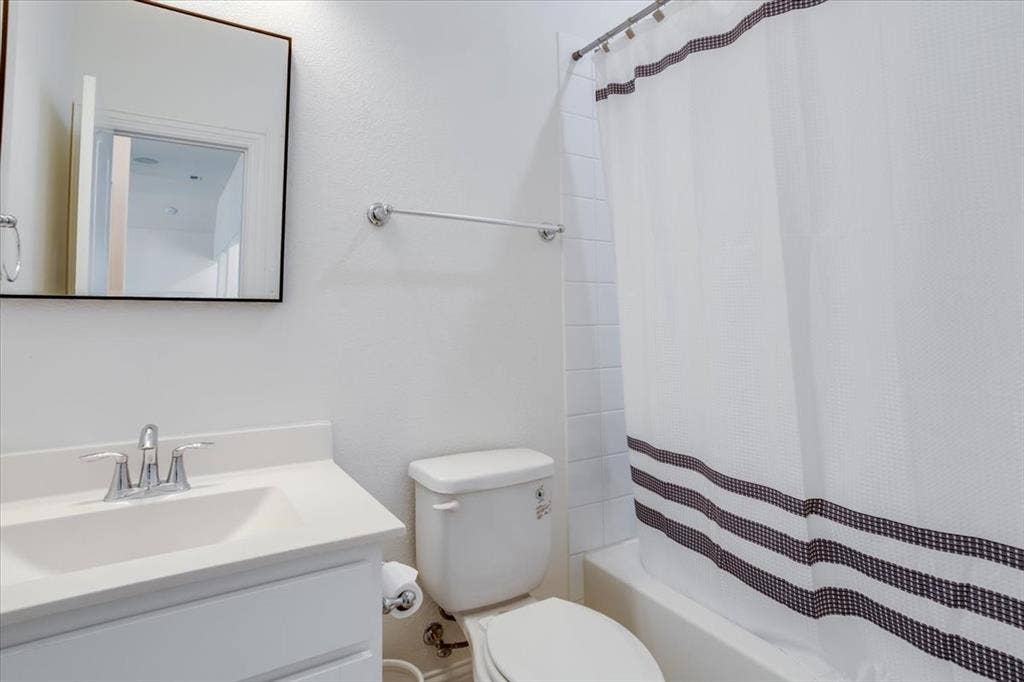Secondary bathroom upstairs