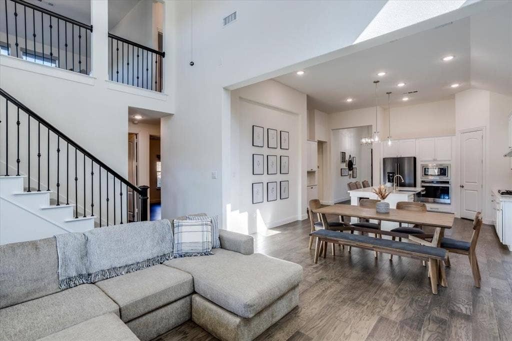 Open floorplan perfect for entertaining
