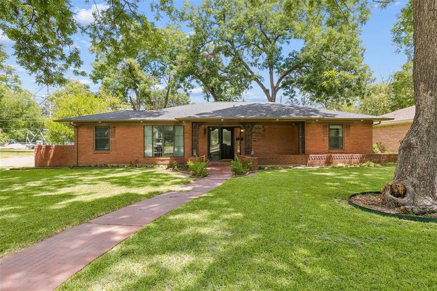 Property photo for 2133 Ebbtide Lane, Dallas, TX
