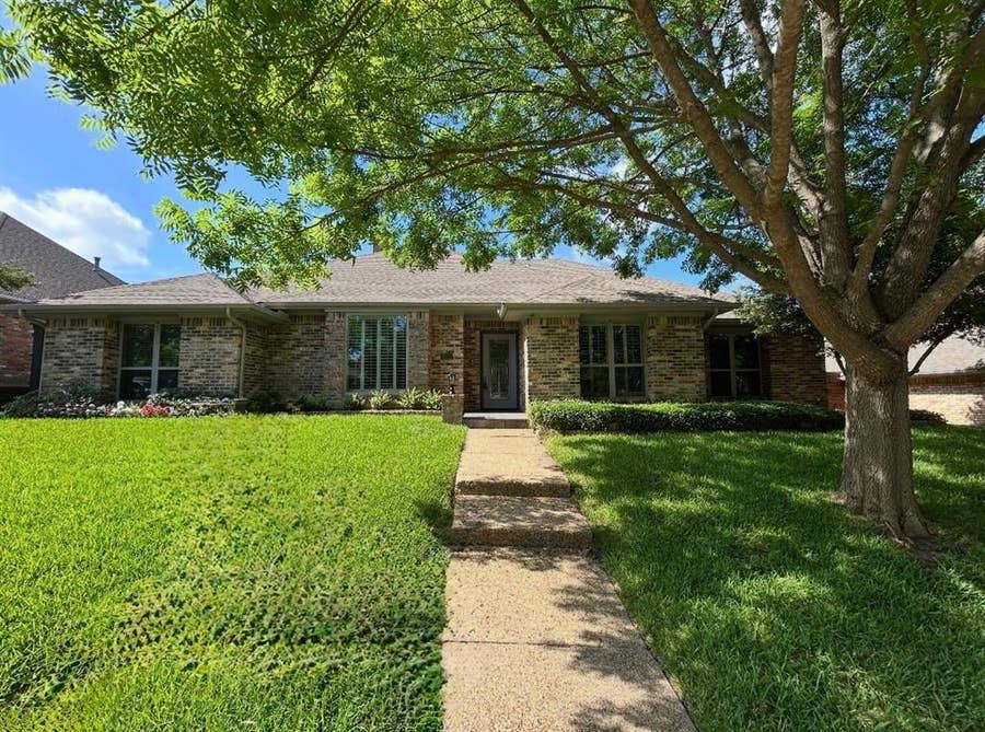 Property photo for 9426 Hillview Drive, Dallas, TX