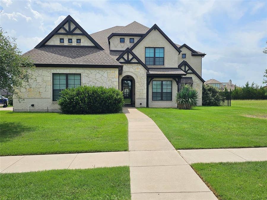 Property photo for 1505 Hudson Drive, Ennis, TX