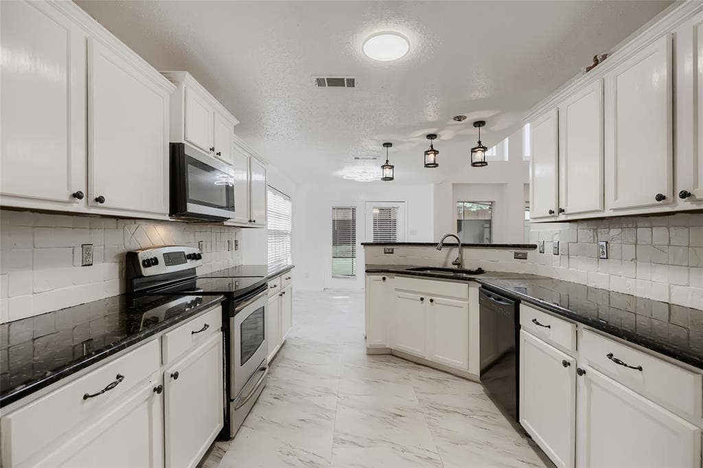 1614 Powder Horn Lane, Arlington, TX 76018 1614 Powder Horn Lane, Arlington, TX 76018