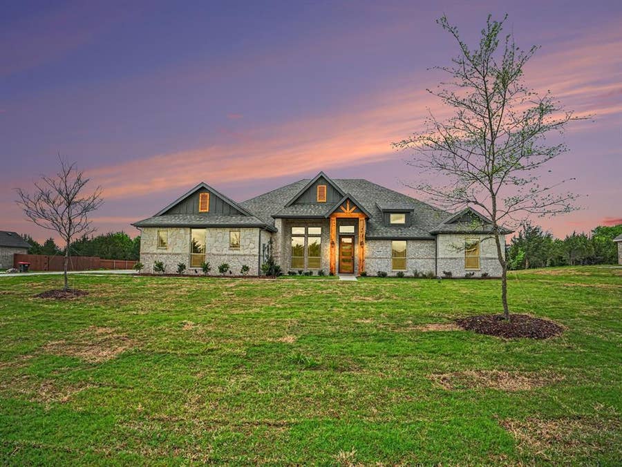 Property photo for 6830 Southrock Drive, Midlothian, TX