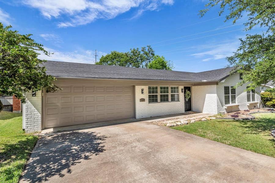 Property photo for 1208 Southwood Drive, Woodway, TX