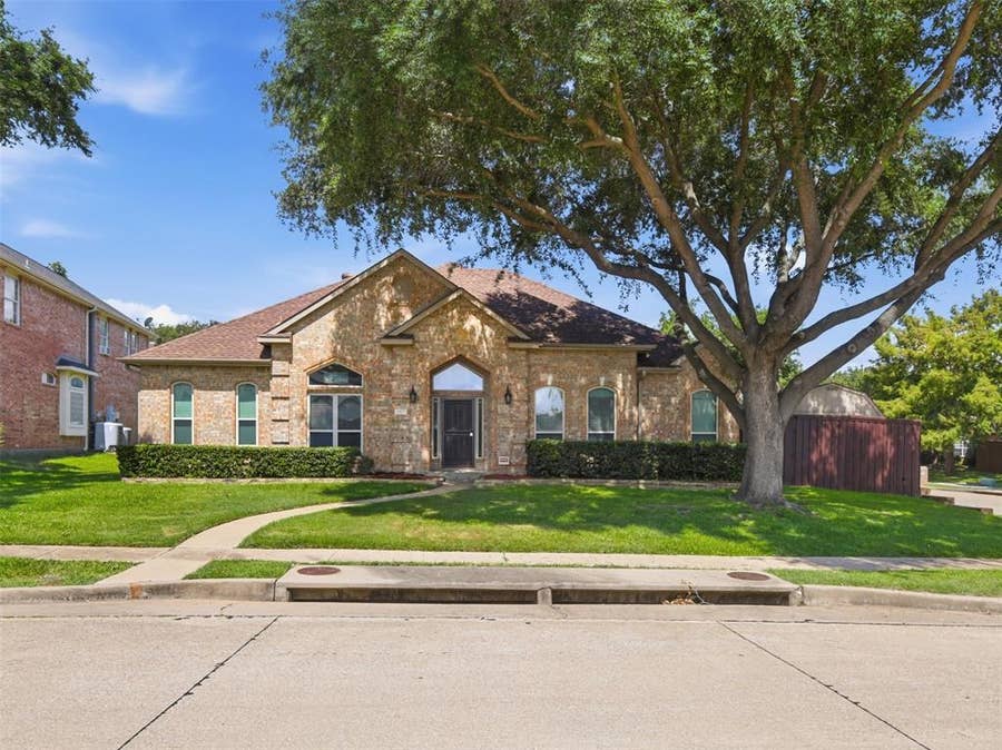 Property photo for 7517 Silver Lake Drive, Rowlett, TX