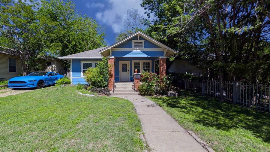 Property photo for 704 Cameron Avenue, Dallas, TX