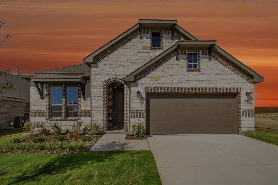Property photo for 3007 Leopard Lane, Ennis, TX
