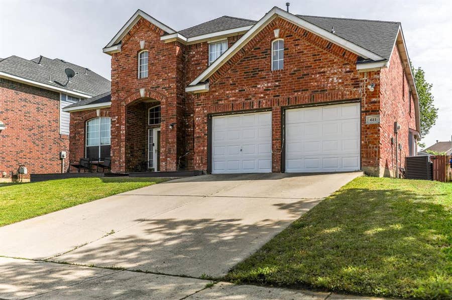 Property photo for 611 Laura Lane, Grand Prairie, TX